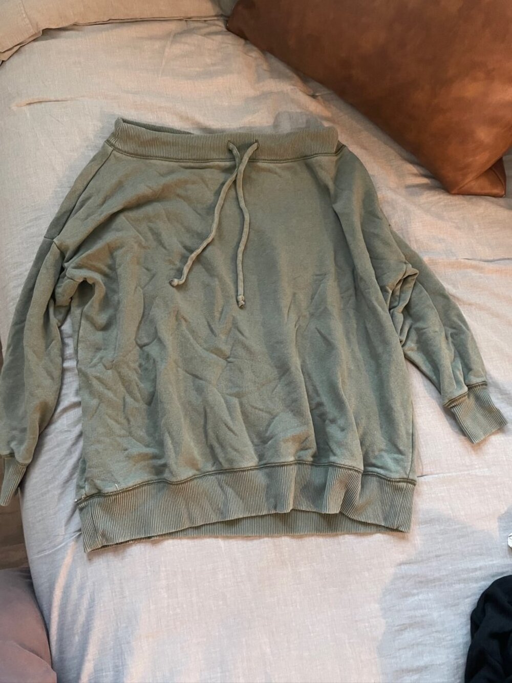 Aerie Off-the-Shoulder Sweatshirt Size Small